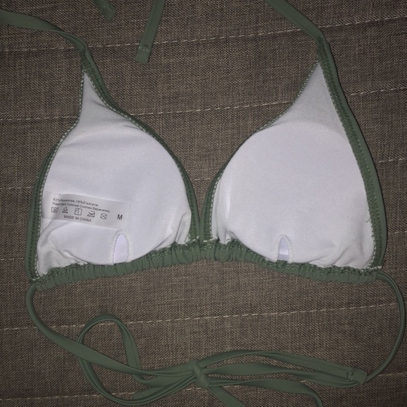 I’m selling the top of a swimsuit. - Picture 2 of 3